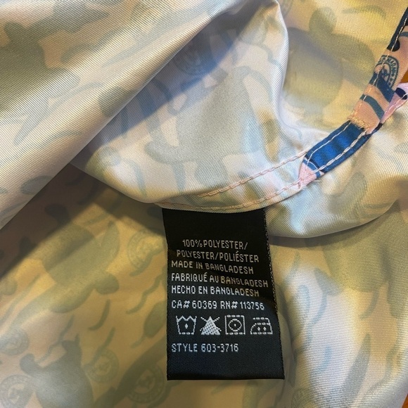 Canada weathergear large SS light pink with blue turtles and has button pocket - Picture 5 of 7